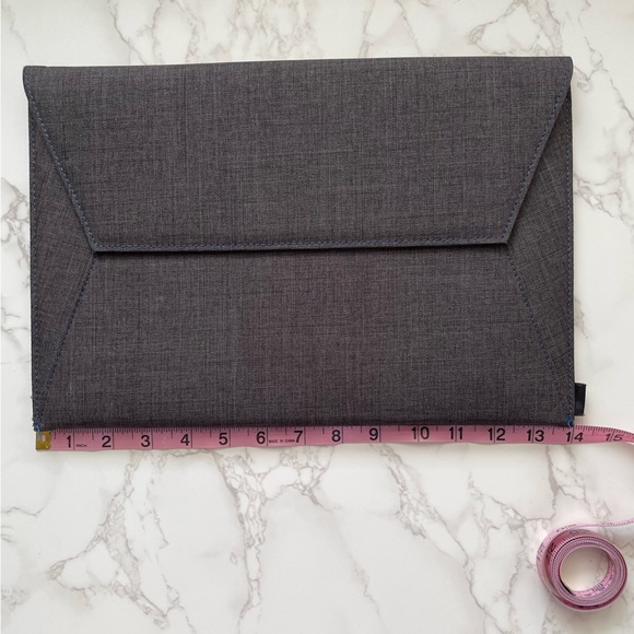 Incase - Envelope Sleeve in Woolenex fits MacBooks, laptops, tablets- gray/blue - Picture 14 of 14
